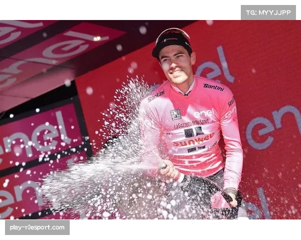 环意粉衫亮相，融入可回收材料与LED灯带引发设计讨论